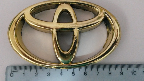 Logo Toyota De  Incrustar Parrilla Dorado