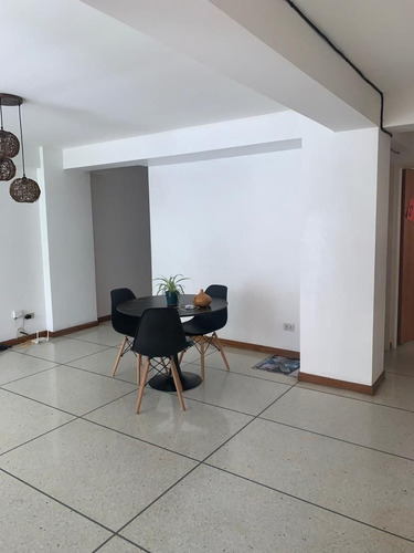Se Vende Hermoso Y Amplio Apartamento En Cumbres De Curumo. Solo Cliente Directo. (o.a)