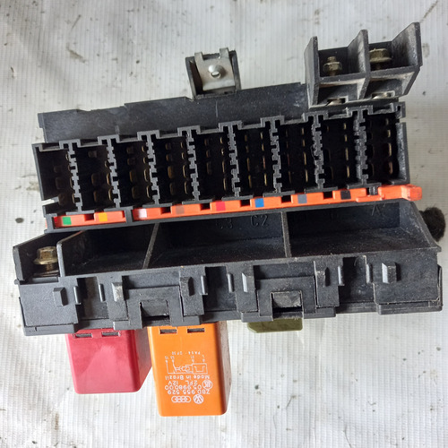 Caja Fucibles Volkswagen Pointer 2001 2002 2003 2004 2005 (Usado)