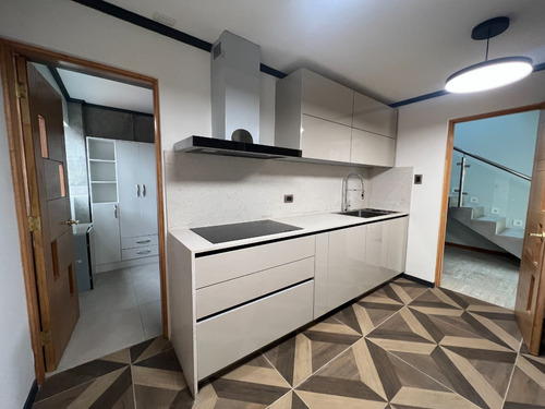 Venta Moderno Townhouse Sector Lomas De San Andrés. Modelo 1