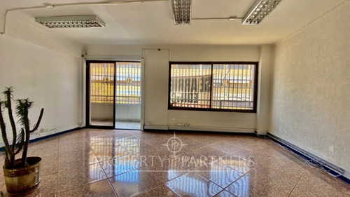 Amplio Edificio Comercial En Pleno Centro