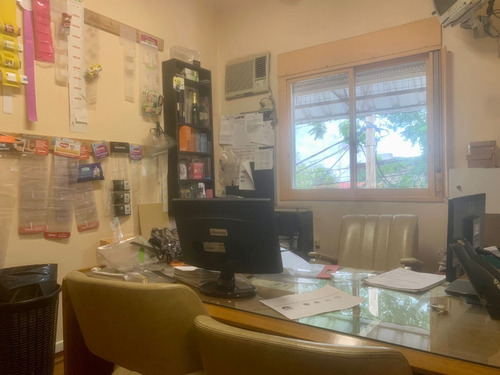 Imagen 11 de 14 de Venta - Galpon Deposito Con Oficinas - 796m2 Cubiertos - Recepcion - Showroom - Sector Carga Descarga - Baño Vestuarios - Vicente Lopez - Florida - Carlos Pellegrini 1100