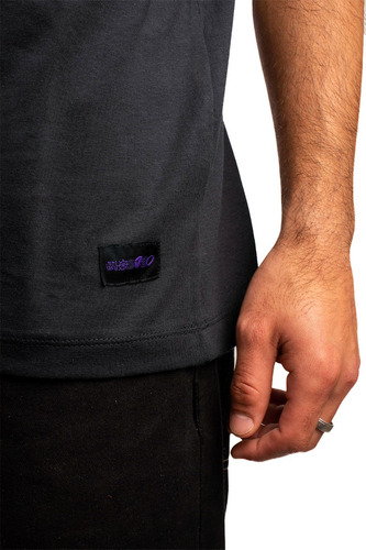 Imagen 2 de 2 de Remera De Hombre Woodoo X Savoir Flaire Hands - Negro