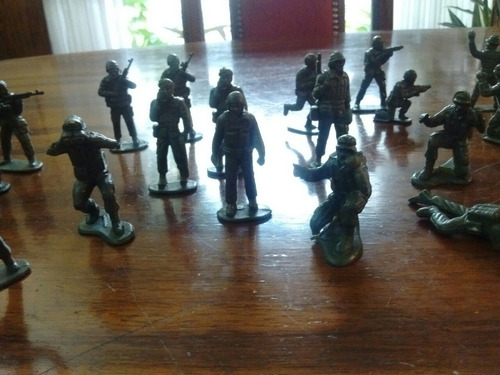 Imagen 3 de 7 de Lote De 20 Soldaditos Plastico Perfecto Estado
