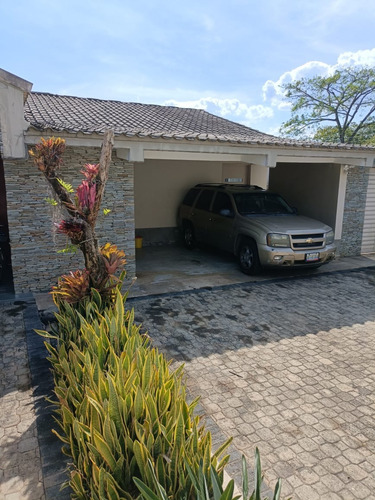 Inmobilia Group Vende Moderna Casa En Colinas De Guataparo