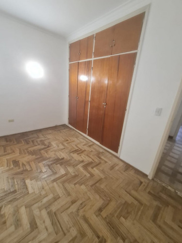 En Venta. Chalet Barrio Chauvin Mas Departamento Dos Ambientes
