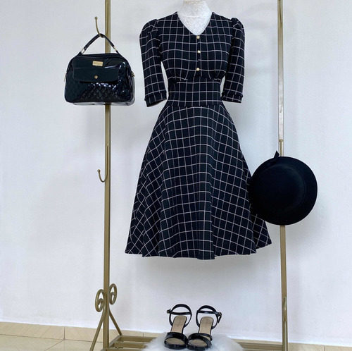 Imagem 8 de 9 de Vestido Midi Rodado Preto Xadrez Manga Princesa
