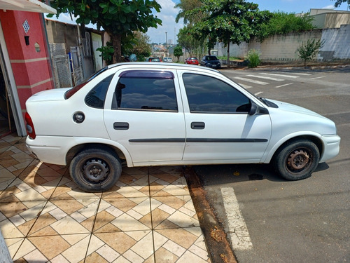 Chevrolet Corsa Sedan 1.0 Classic 4p Gasolina 70 hp