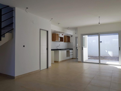 Ph En Venta En Morón Norte, 4 Ambientes