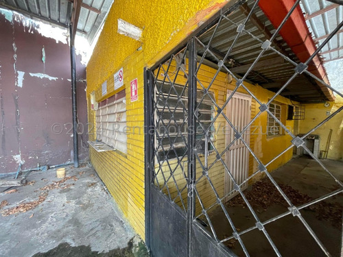Local En Alquiler A Pie De Calle En Zona Centro De Maracay Excelente Para Taller, Venta De VehĂculos. Nela 25-3853