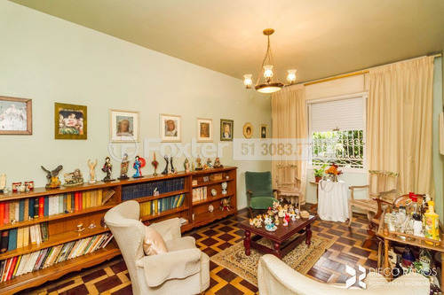 Casa, 6 Dormitórios, 236.67 M², Teresópolis - 204090