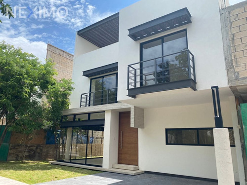 Imagen 1 de 22 de Venta De Casa En Avenida Colegios Cancún, Quintana Roo