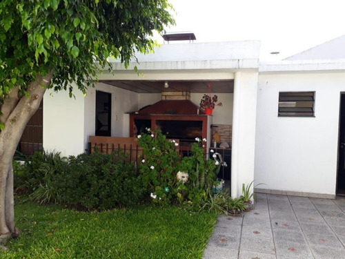 Casa 4 Ambientes Con Cochera, Piscina
