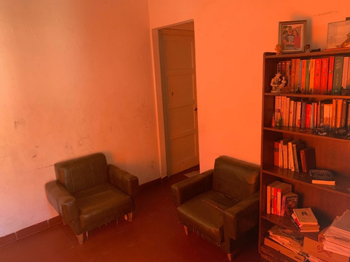Cómoda Casa En Junín, Frente Boulevard Av. Libertad,