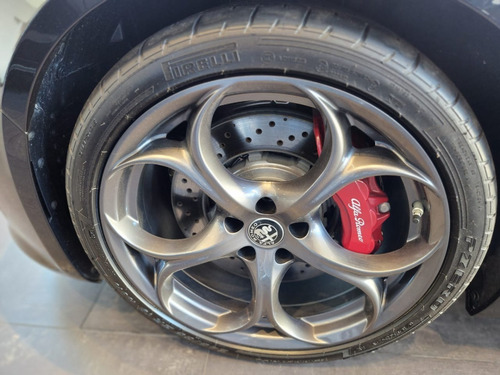 Imagen 3 de 8 de Alfa Romeo Giulia 2022 2.9 V6 510cv Quadrifoglio