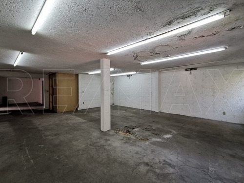 Casa En Esquina Con 430 M2 De Construcción.