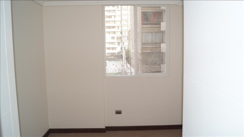 Depto. Amplio 2 Dorm. A Pasos De Metro Moneda Y Toesca