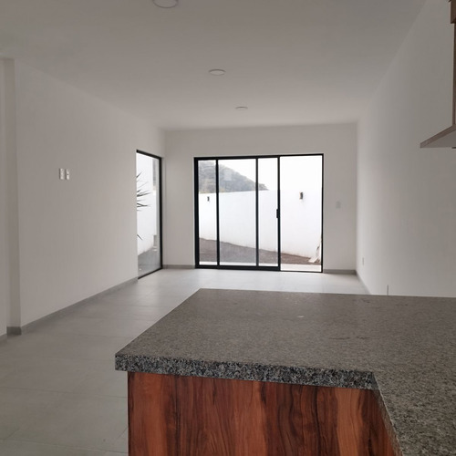 Casas En Venta En El Condado, Jardín, 3 Recamaras, Una En Pb, De Lujo !