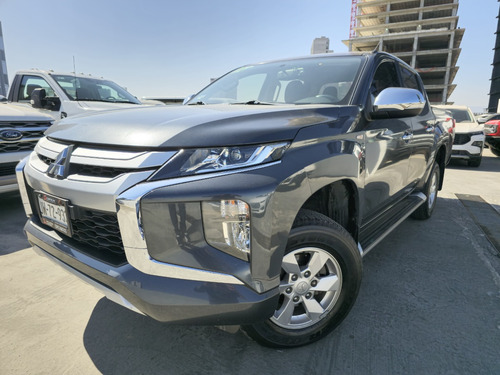 Mitsubishi L200 2.4 Cabina Doble 4x2 Mt