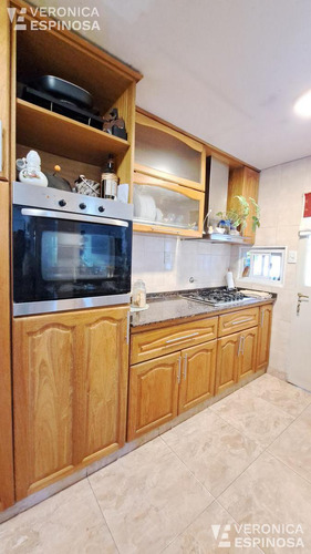 Casa En Venta En Villa Luzuriaga, 5 Ambientes