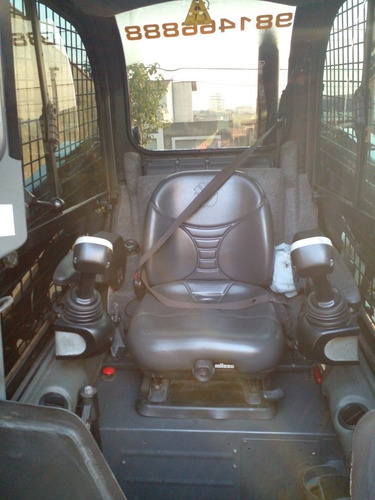 Imagem 2 de 8 de New Holland 220
