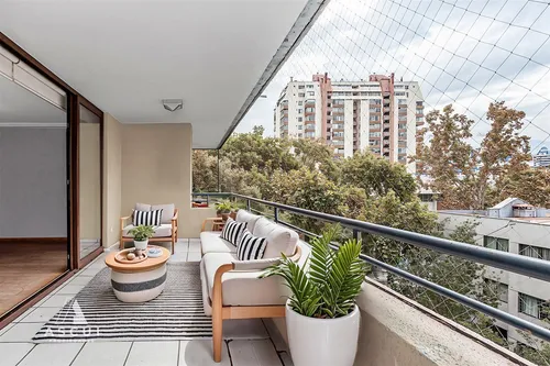 Amplio Departamento En Venta De 3 Dorm. En Providencia