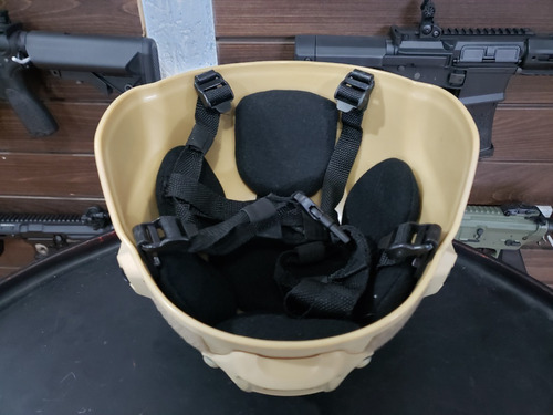 Imagem 6 de 6 de Airsoft Capacete Tan C/ Protetor De Orelha