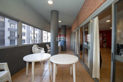 Venta Apartamento 2 Dormitorios Balcón Centro