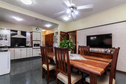 Hermoso Chalet De 5 Amb. En El Centro De Lanusita