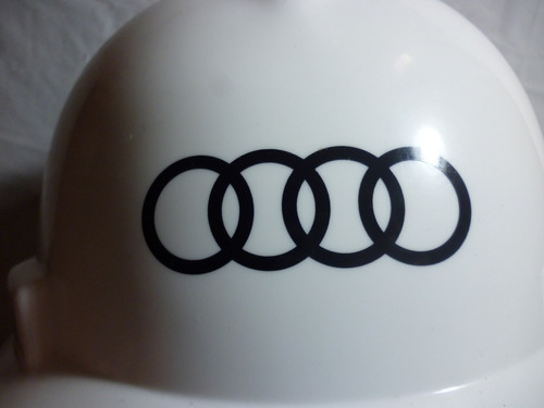 Casco De Protección Con El Logotipo De Audi
