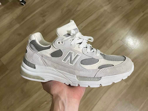 Tênis New Balance 992 Branco/cinza