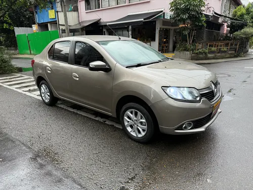 Renault Logan 1.6 Privilege / Intens