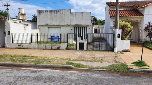Casa En Venta, Calle San Martin Entre Alberti Y Larrea, Brandsen