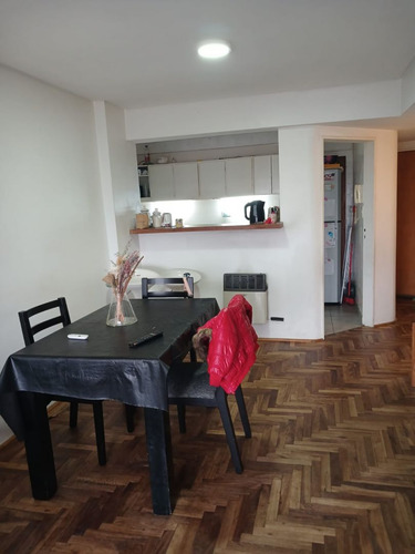 7 Entre 45 Y Plaza Italia, Departamento 2 Dormitorios Venta.