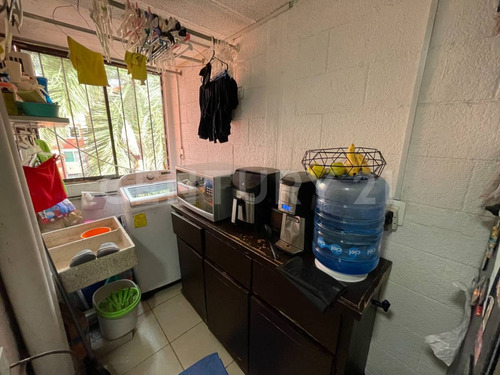 Departamento En Tercer Piso A Una Cuadra De Plan De Ayala