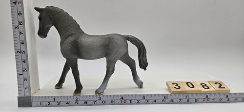 Figura Yegua Caballo Trakehner Juguete Plástico Niño Regalo