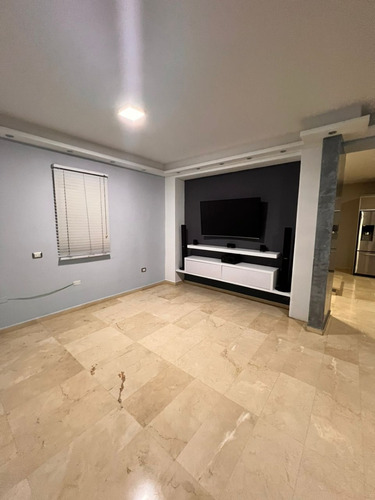 Cv-1613 Zona Norte Townhouse Villa Aloha Avenida Universidad