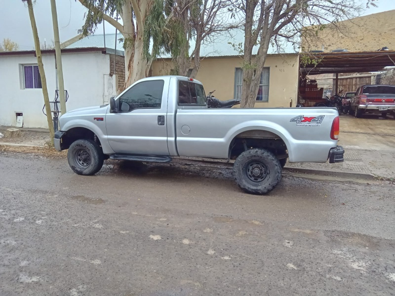 Ford F-100 3.9 Cab. Simple Xl Plus Mp3+4x4