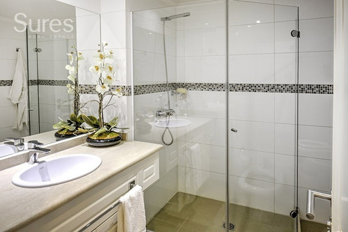 Apartamento En Venta Y Alquiler En La Rambla De Punta Carretas