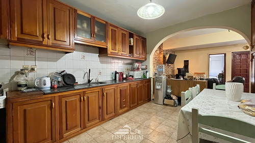 Casa De 3 Dormitorios Con Local Comercial !!!