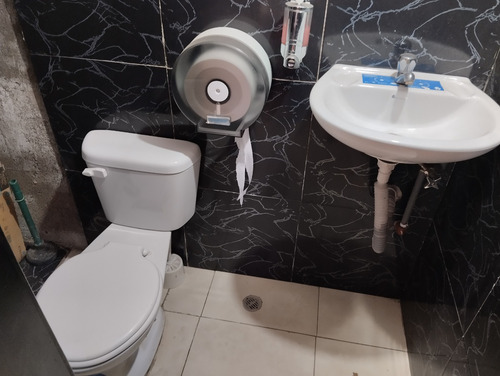 Hermosa Casa Con Terreno Con Todos Los Servicios Basicos, Para Personas Estrictamente Interezadas