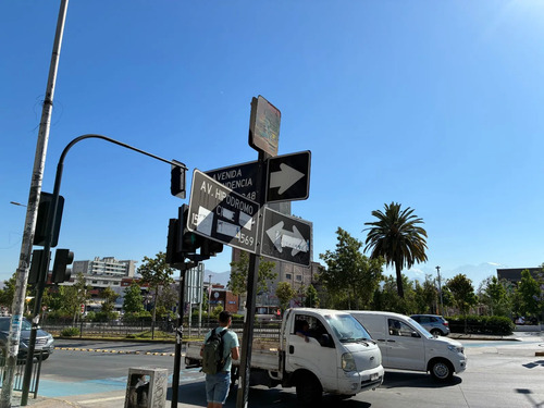 Local Comercial Con Planta Abierta De 150m2 Útiles