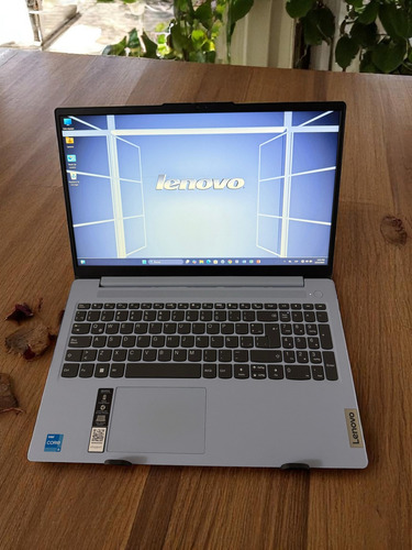Lenovo Ideapad Slim 3, 15.6 , Core I3 13th, 256 Ssd Celeste (Reacondicionado)