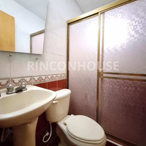 Casa En Venta En La Urb. La Blanquera, Palo Negro.