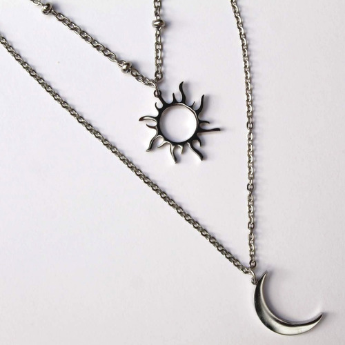 Imagen 1 de 4 de Collar Con Sol Y Luna Doble Cadena En Acero Inoxidable
