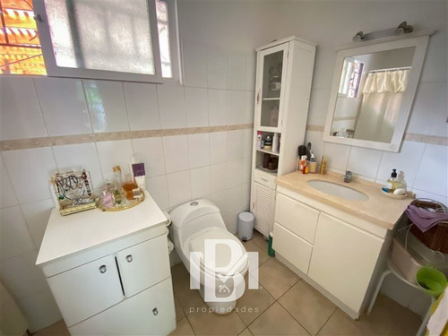 Casa En Venta De 4 Dorm. En Las Condes