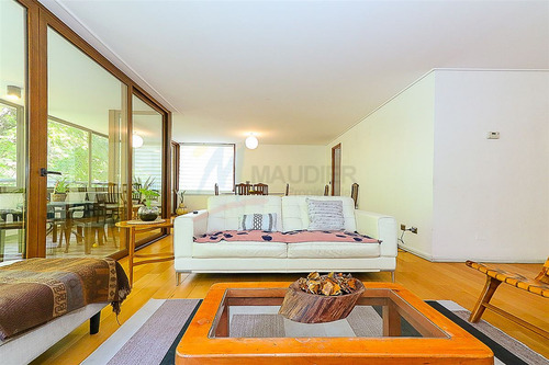 Departamento En Venta De 5 Dorm. En Providencia