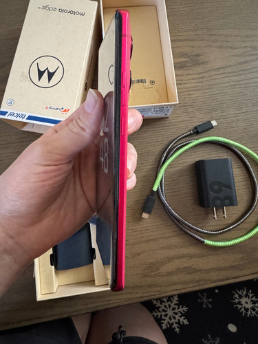 Motorola Edge 40 Dual Sim 256 Gb Viva Magenta 8 Gb Ram (Usado)
