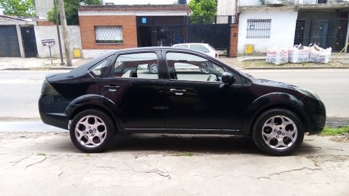 Ford Fiesta Max 1.4 4 Puertas