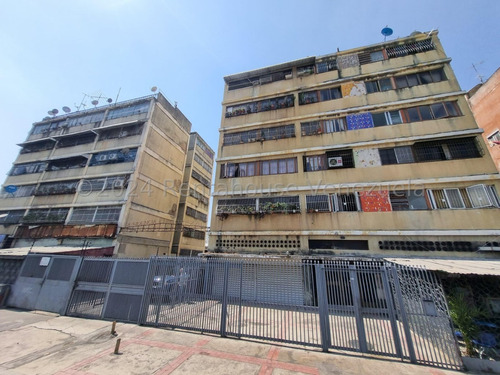 Apartamento En Venta Los Rosales Mls #24-21759 Si Buscas Una Oportunidad En Una Zona Muy Centrical , Te Traigo Este Apartamento En Muy Buen Estado , Para Remodelar A Tu Gusto